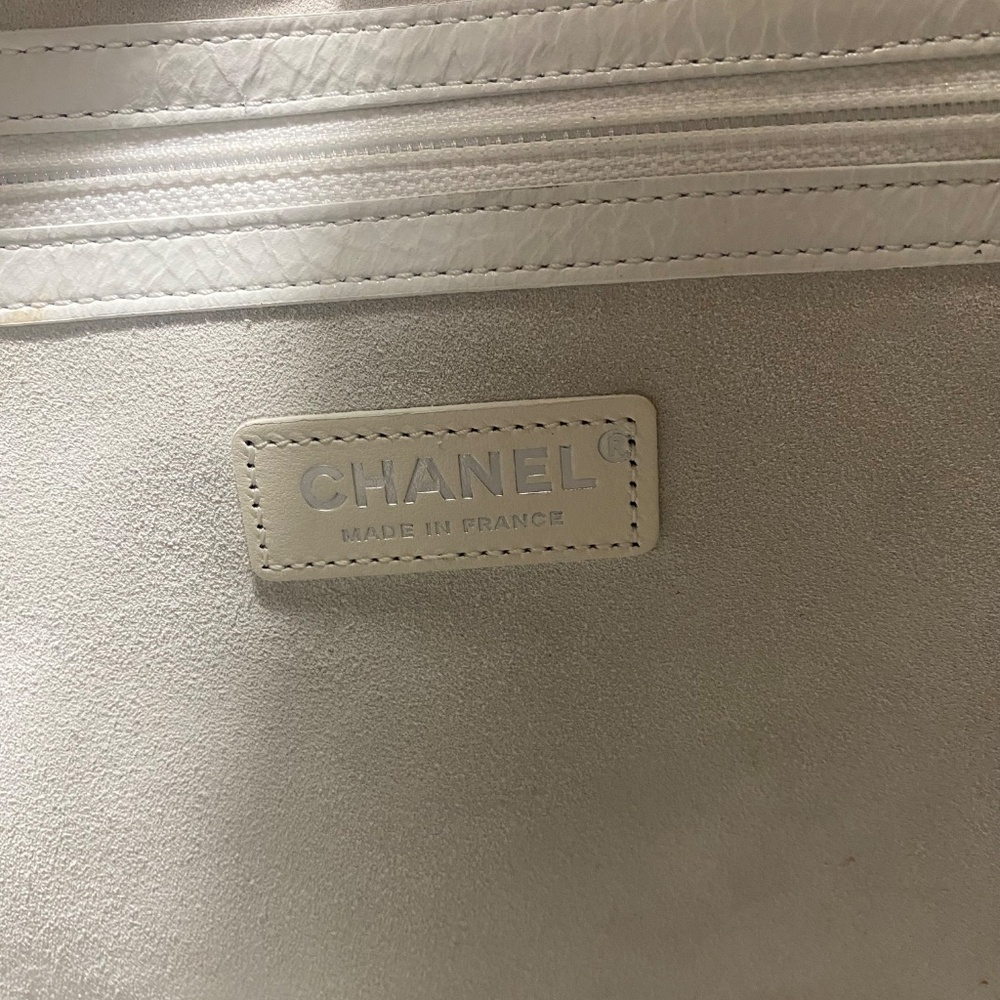 Chanel Droplet Hobo - Picture 10 of 17